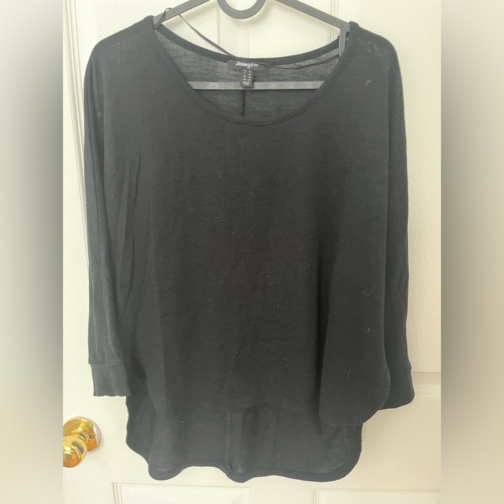 Sexy Black 3/4 Sleeve Knit Top - Longer at the Back, Perfect for Spring!